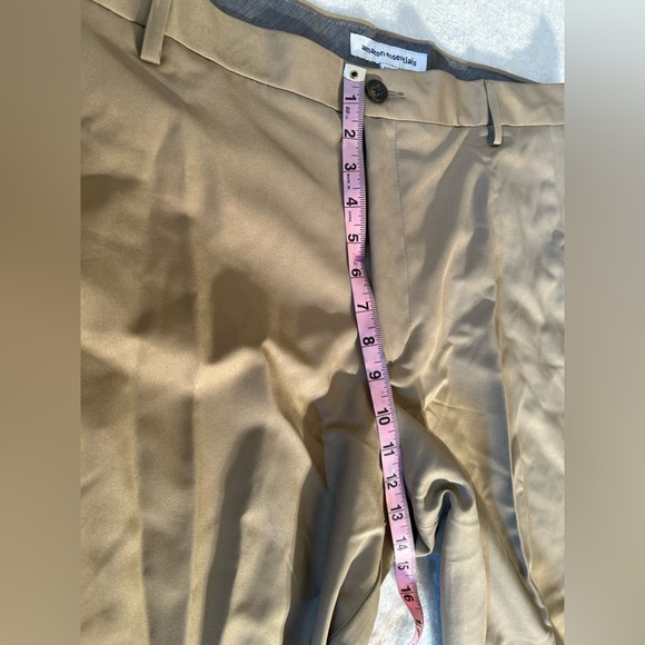 Men's Classic-Fit Wrinkle-Resistant Pleated Chino Pant size 42w x 29L - Picture 7 of 9